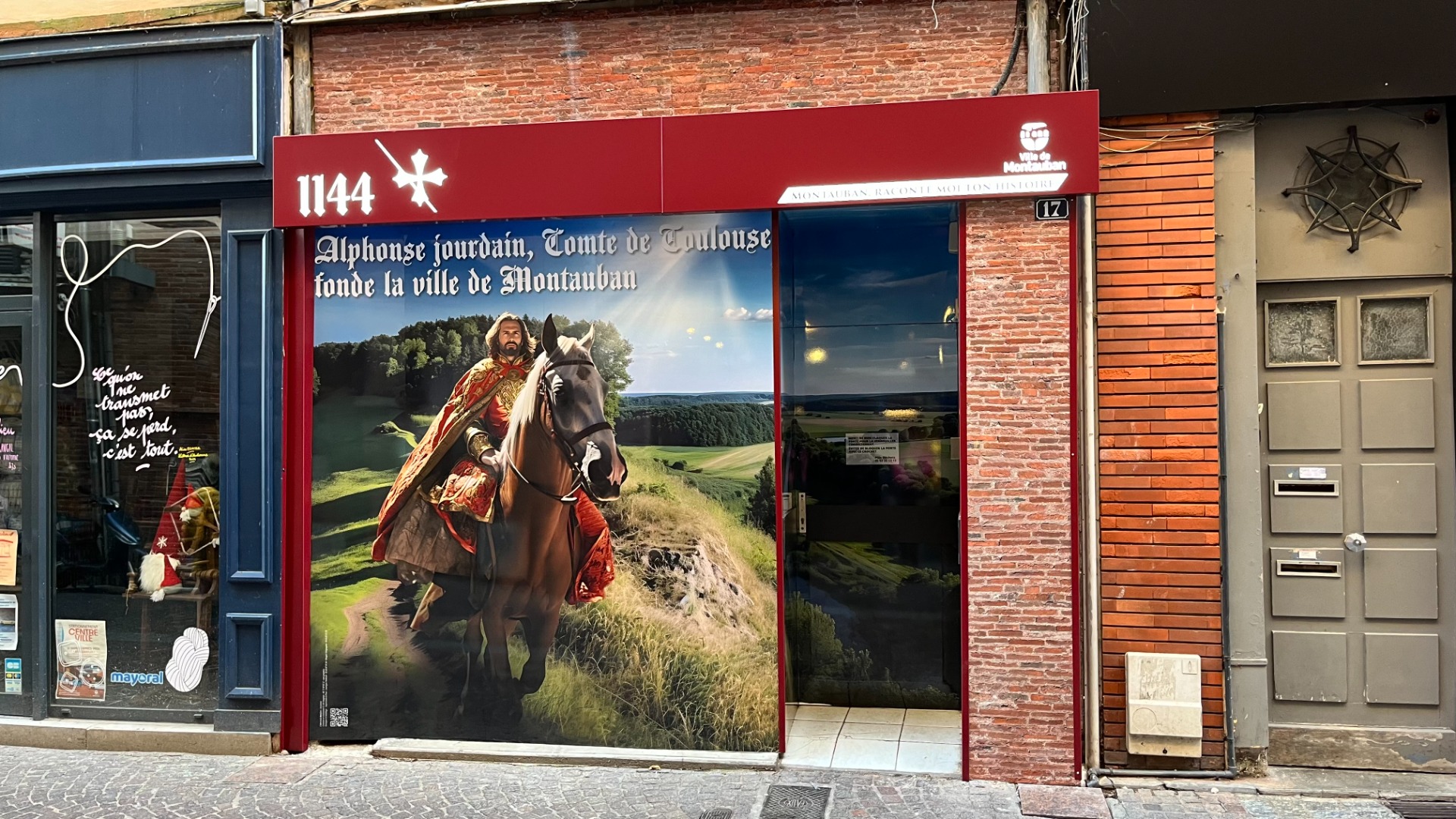 VITRINE MONTAUBAN 82